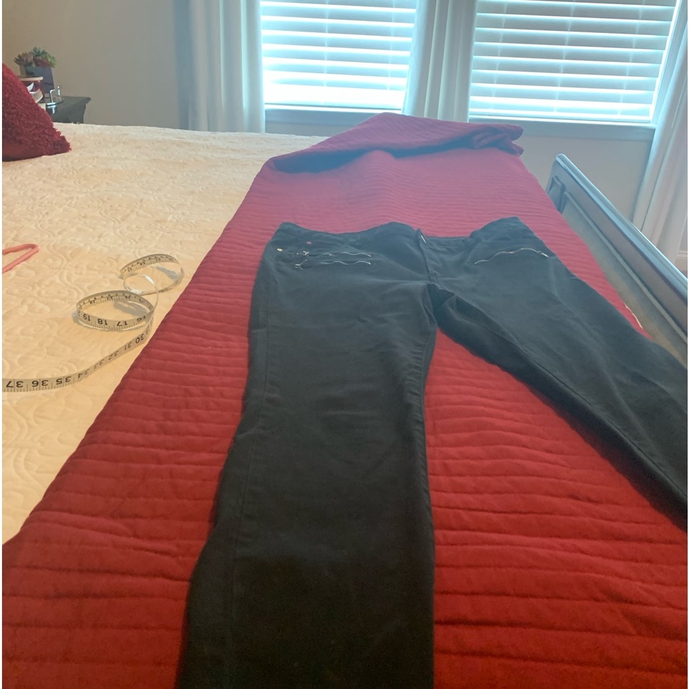 Sofia Vergara black jeans